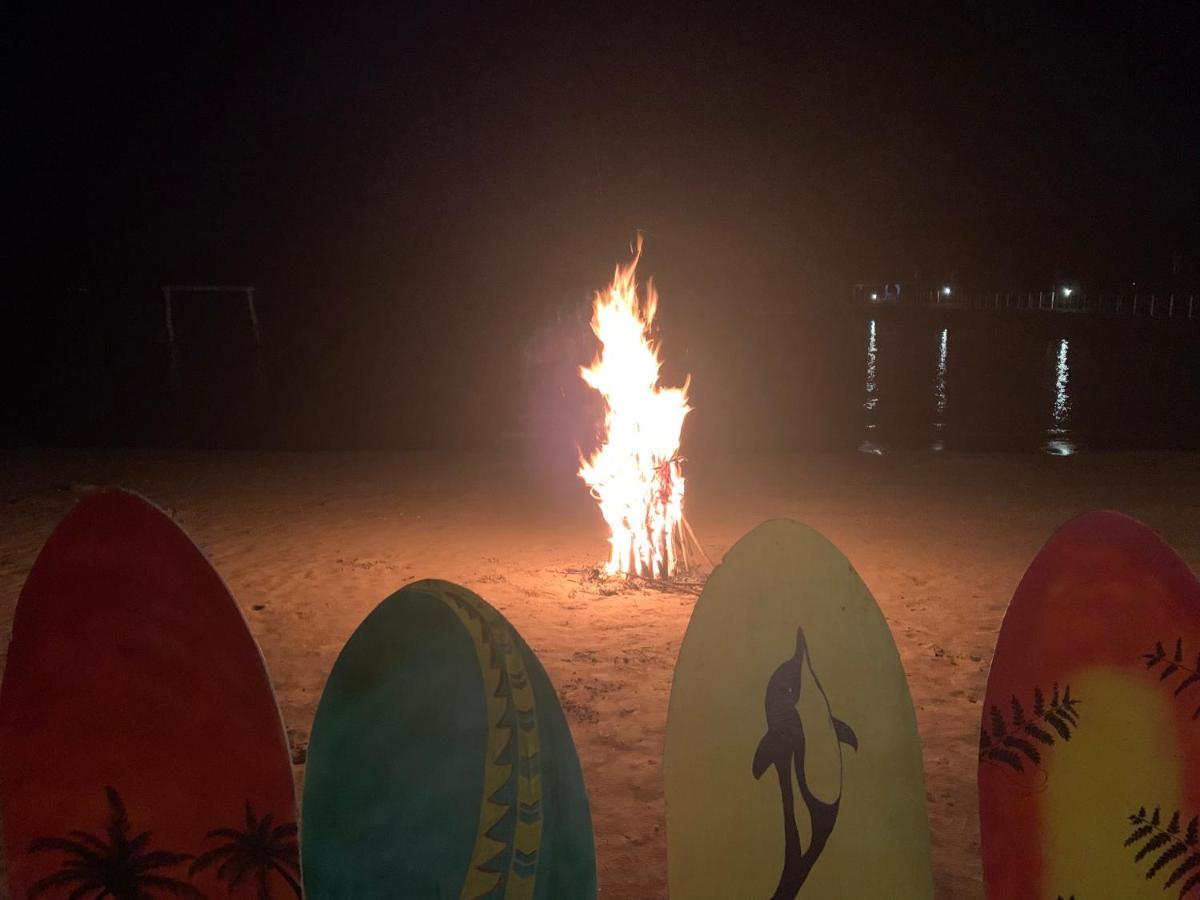 אל נידו Pangulatan Beach Resort מראה חיצוני תמונה